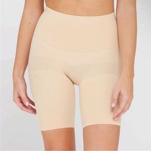 NWT Assets By Spanx Control Top Shapewear Shorts